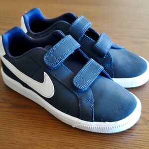 Nike shoes kids Sz 1Y